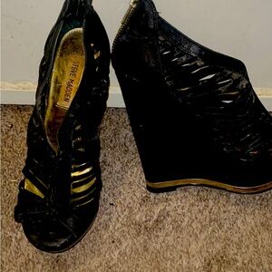 Steve Madden wedge shoe